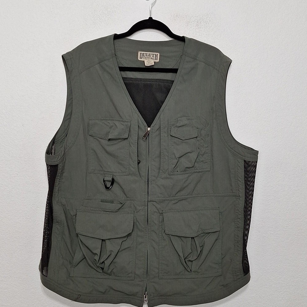 Duluth Trading Co Mens Green V-Neck Full Zip Vented Utility Fishing Vest Size XL